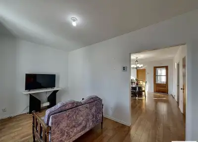 Chambre disponible dans un appartement partagé (4 ½), idéal pour un étudiant ou une personne qui tra...