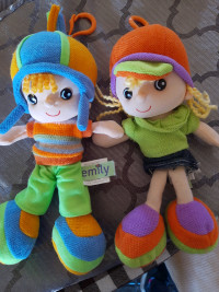 2 poupées Emily, comme neuve!!