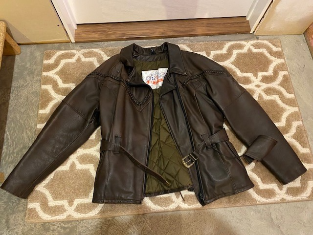 Manteau et chaps en cuir brun pour femme pour moto in Women's - Tops & Outerwear in Sherbrooke - Image 3