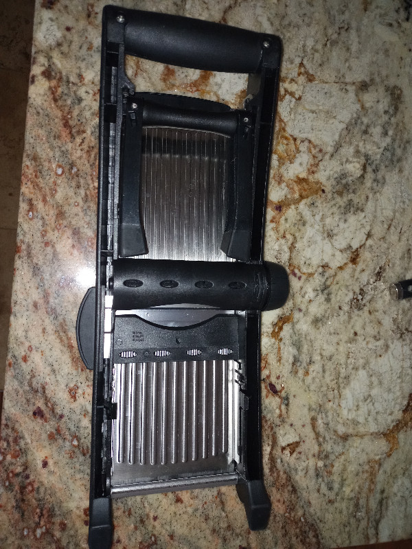 Oxo Steel Mandoline Slicer - pu in Porters Lake in Kitchen & Dining Wares in Dartmouth - Image 4