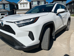 2022 Toyota RAV 4 XLE Hybrid 