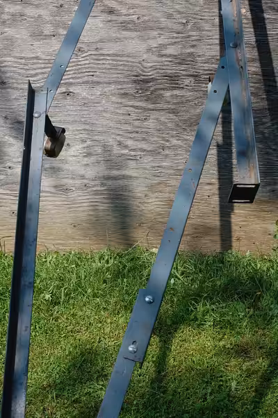 QUEEN SIZE METAL BED RAILS