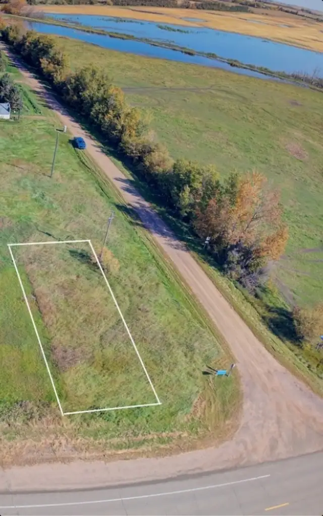 VACANT  LOT,    HIGHWAY FRONTAGE,   LAMONT  COUNTY !