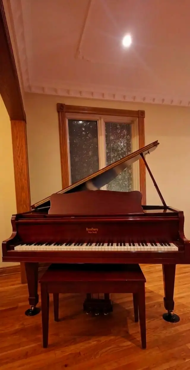 Antique 1913 Bradbury Baby Grand Piano - Carved Legs & Bench in Pianos & Keyboards in City of Toronto - Image 2