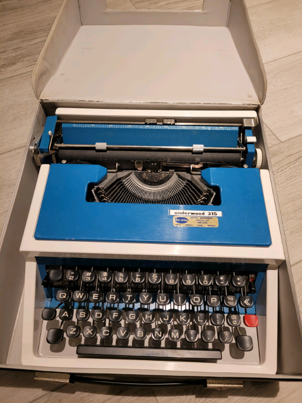 Underwood 315 - Excellent Condition with Case in Arts & Collectibles in Mississauga / Peel Region - Image 2