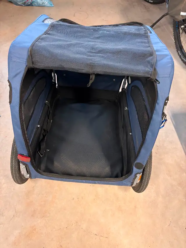 Pet trailer/stroller in Other in Summerside - Image 3