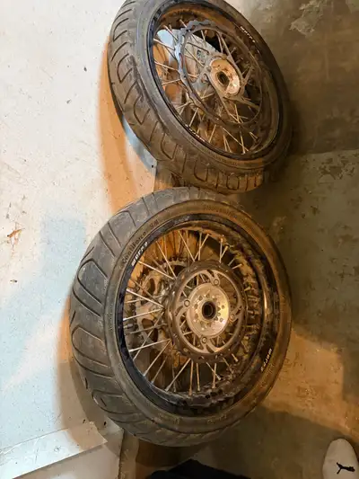 Set of warp 9 supermoto rims and tires for your 250. Good rubber. No damage on rims. Just been sitti...