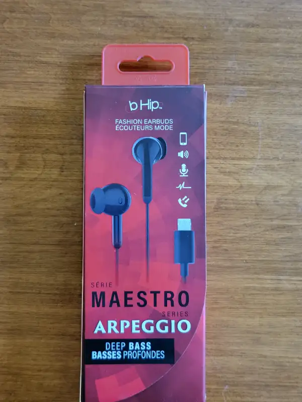 Brand New Earbuds /w Mic in Cell Phone Accessories in Kingston - Image 2