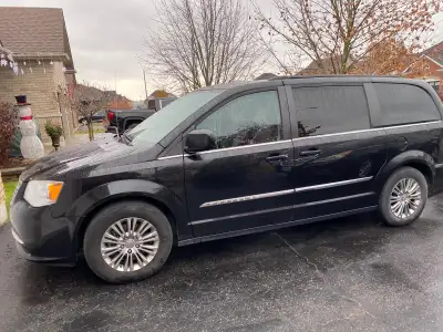 2016 Chrysler Town and Country Van! Fully Loaded Remote Start Stow and Go Seats Fold into Floor! $70...