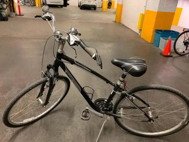 Vélo Giant in Cruiser, Commuter & Hybrid in West Island - Image 2