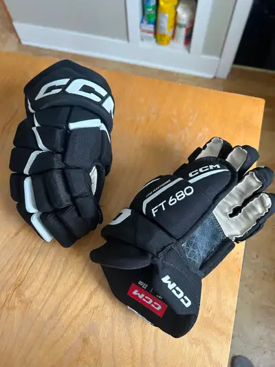 Hockey Gloves CCM Jetspeed FT680 13 inch Senior gloves., View more