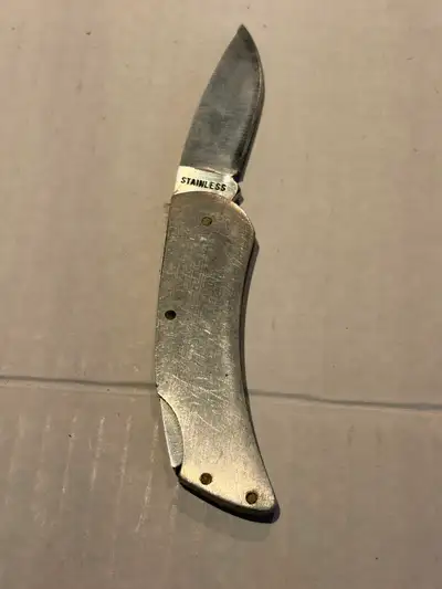 K040 Knife, Zippo Lockback 2” Blade, 5-1/2” Overall Asking: $10.00 Condition: Used, good condition....