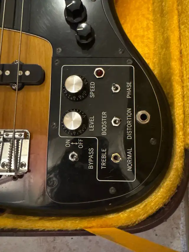 Vintage Japanese Condor Jazz Bass with onboard effects in Guitars in City of Toronto - Image 3