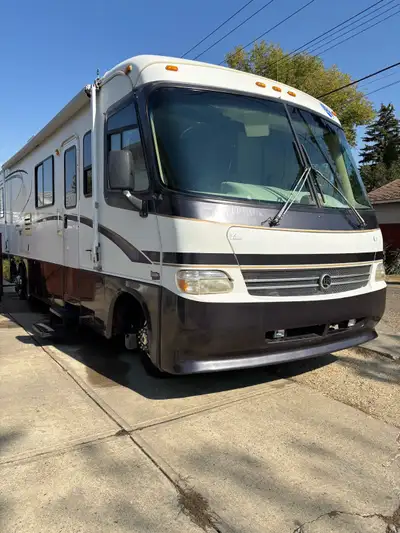 1998 Holiday Rambler Endeavor 36ft 13 ft slide ,2nd owner,Ford550 460 gas,hydraulic jacks,5500 onan...