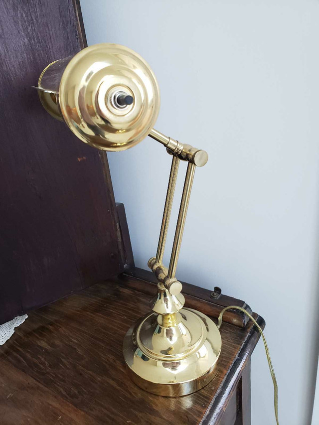 1987 Brass Banker's Lamp, Vintage office lamp, Desk lamp in Indoor Lighting & Fans in Markham / York Region - Image 2