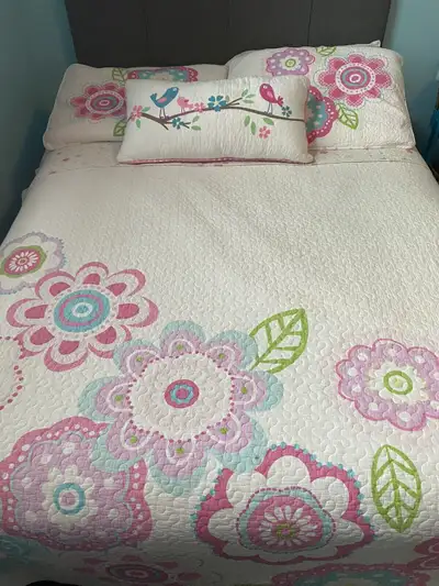 Double quilt, shams and pillow, View more