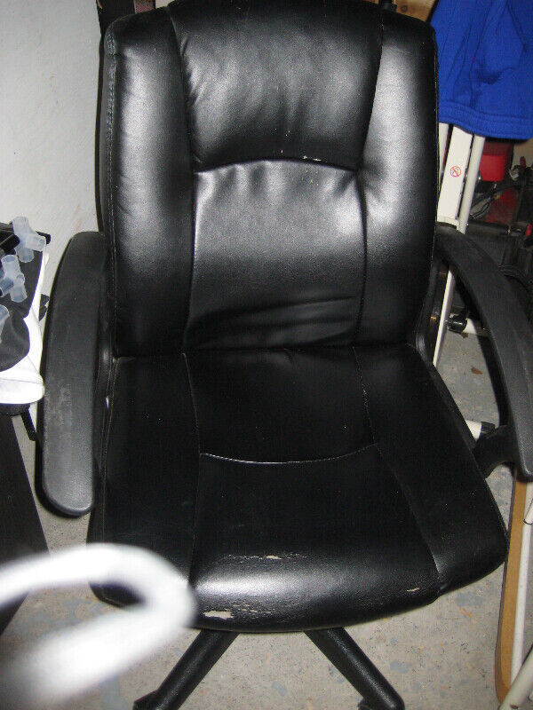FS: IKEA office chairs, floor lamp, table and twin bed frame etc in Chairs & Recliners in Ottawa - Image 4