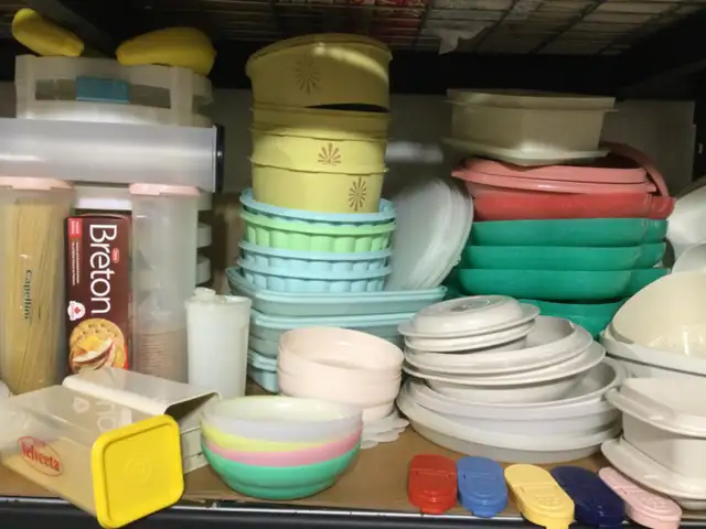 Tupperware vintage   bol jaune soleil en hauteur in Arts & Collectibles in Laval / North Shore - Image 7