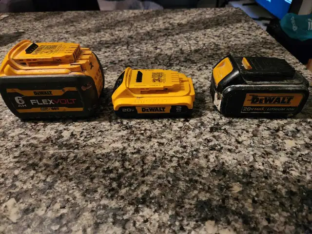 Dewalt batteries  in Power Tools in Kitchener / Waterloo - Image 2