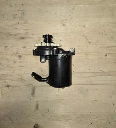 Briggs and Stratton Lawn Mower Engine 492336 Electric Starter, View more