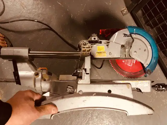 MAKITA 10-inch (13.1-Amp) Sliding Compound Mitre Saw $100 in Power Tools in City of Toronto - Image 4