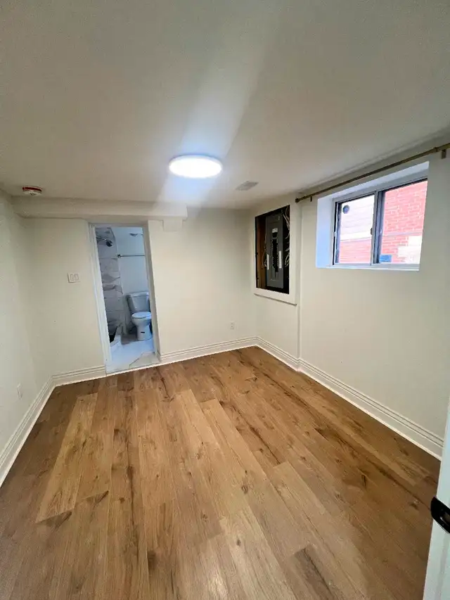 ***LOOK NEW RENOVATED 1 BDRM 3 LARGE WINDOWS ETOBICOKE***63417637920641122