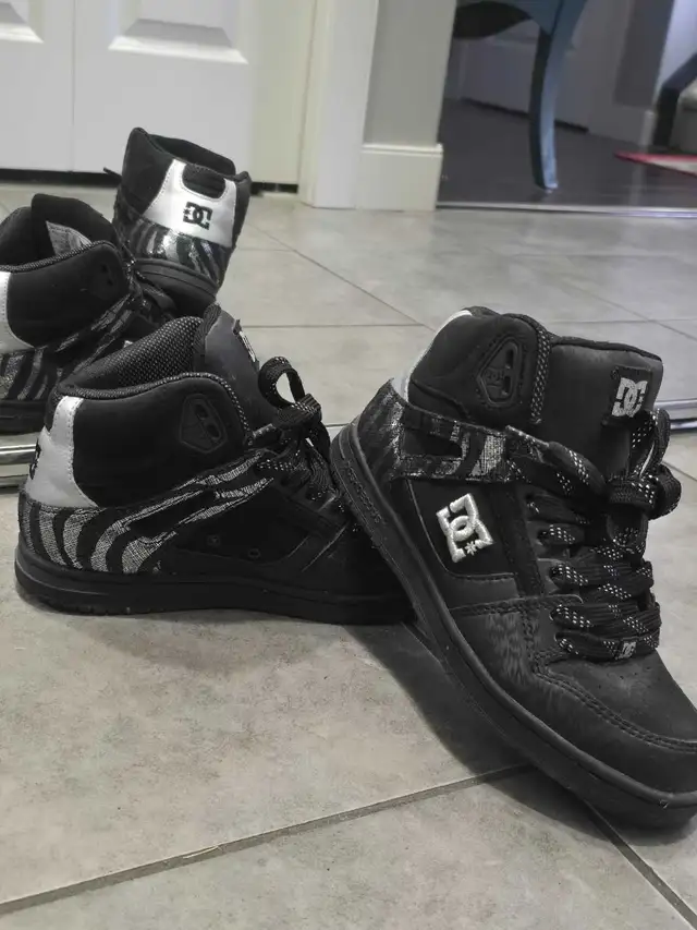 DC shoes in Women's - Shoes in Calgary - Image 3