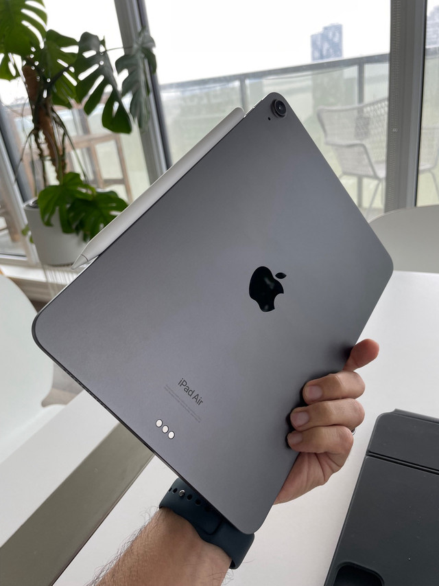 iPad Air 5th Gen with all accessories!  in iPads & Tablets in City of Toronto - Image 4