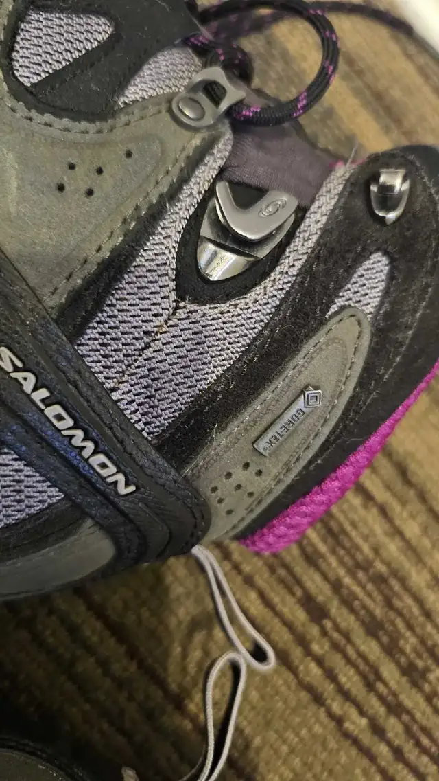 solamon hiking comet gtx 3D womans 6.5 / 38 goretex  in Women's - Shoes in Edmonton - Image 9
