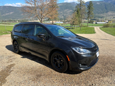2020 Chrysler Pacifica Touring L - S Package