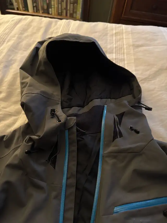Mint condition Men’s XL - extra large - Ski / Snowboard jacket in Ski in Calgary - Image 7