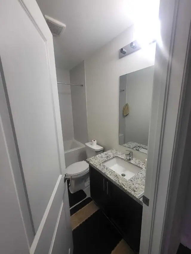 Brandnew house in Room Rentals & Roommates in Oshawa / Durham Region - Image 4