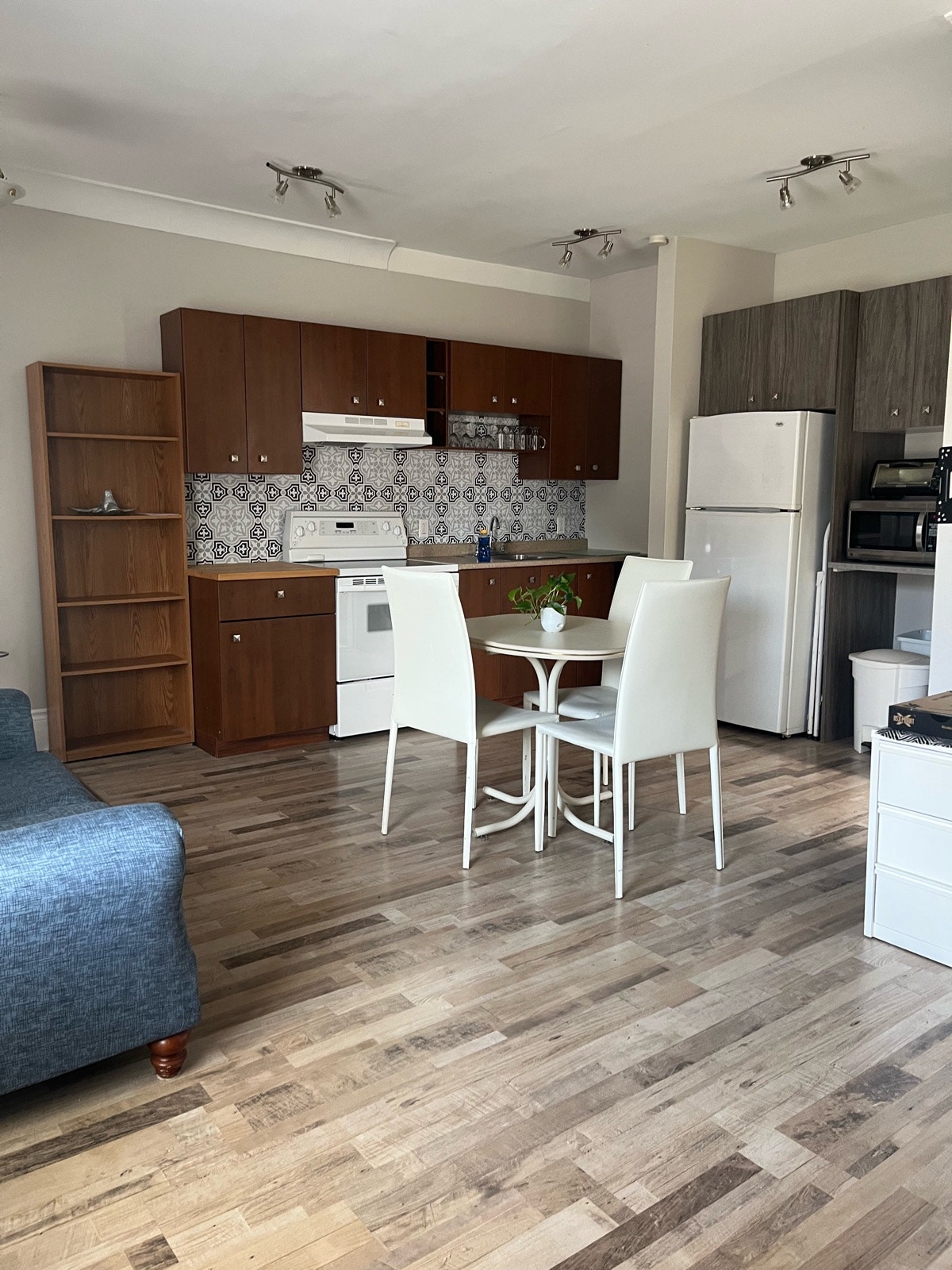 102 Rue Laval — photo 1
