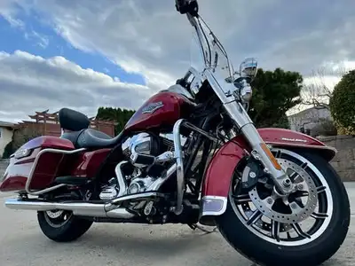 Well maintained bike, excellent condition! 20,516 km 2 owners Never dropped. 6 speed Twin Cam 103 AB...