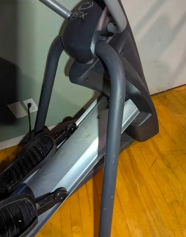 Delivery Offered - Precor EFX5.23i Elliptical - $550 OBO63782599639171122