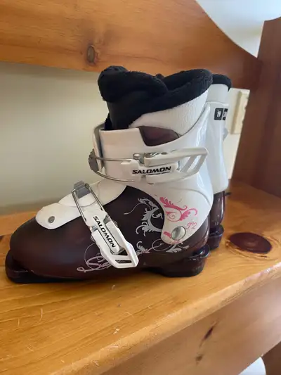 Salomon Junior Girl Skis Boots size 19.0/19.5, View more
