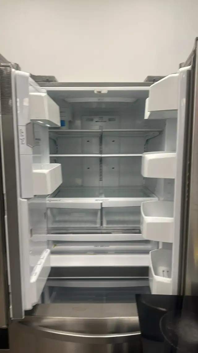 Refrigerator in Refrigerators in City of Montréal - Image 2