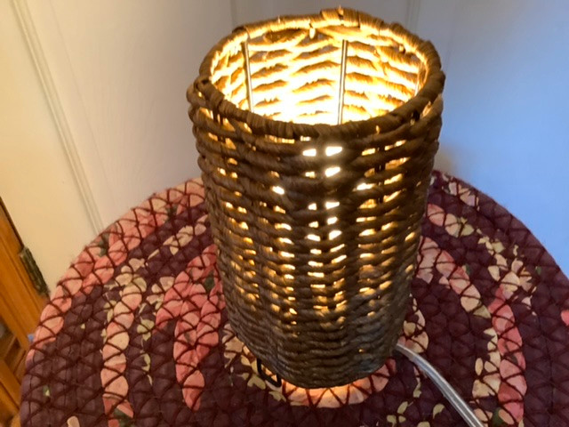 Adorable Vintage Brown Wicker/Rattan Side Table/Accent Light in Arts & Collectibles in Belleville - Image 4