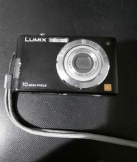Panasonic camera $50. batterie pack, SD 4gb,SD card reader