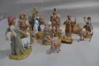 Ensemble de 14 figurines pour crèche de Noël