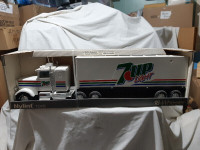 Truck Diecast  #  5 ---   7 UP  LIGHT  18  WHEELER