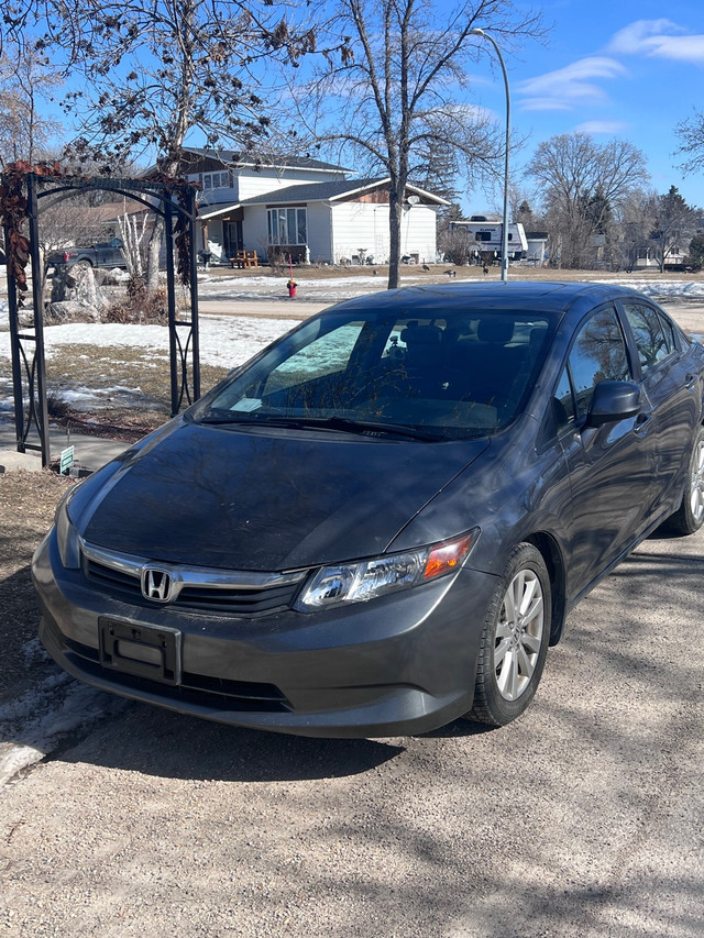 2012 Honda Civic with only 108k km SAFETIED SUNROOF in Cars & Trucks in Winnipeg - Image 2