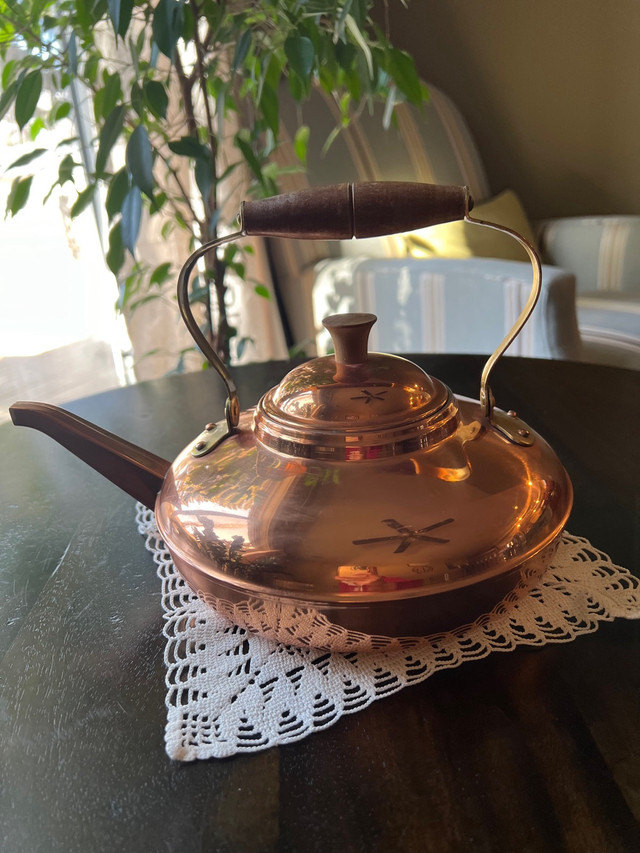 Vintage Copper Teapot/Kettle in Kitchen & Dining Wares in Calgary