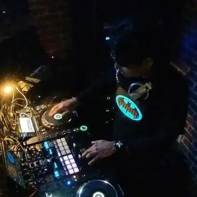 Hire a DJ !573323673149777926