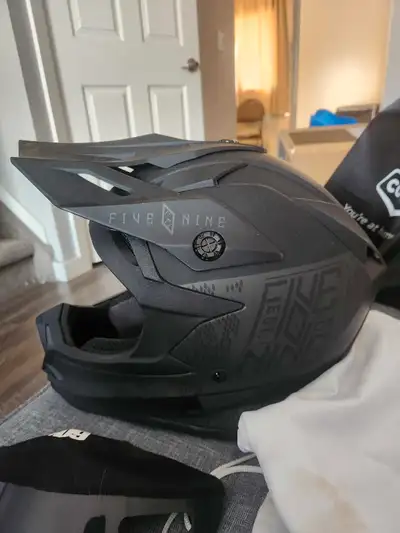 509 helmet. I used it for snowmobile a few years back and has sat on my shelf so want to get rid of...