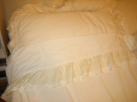 BRAND NEW QUEEN VICTORIAN LACE BEDDING ENSEMBLE