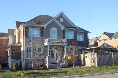 Double Garage House for Lease in Milton
