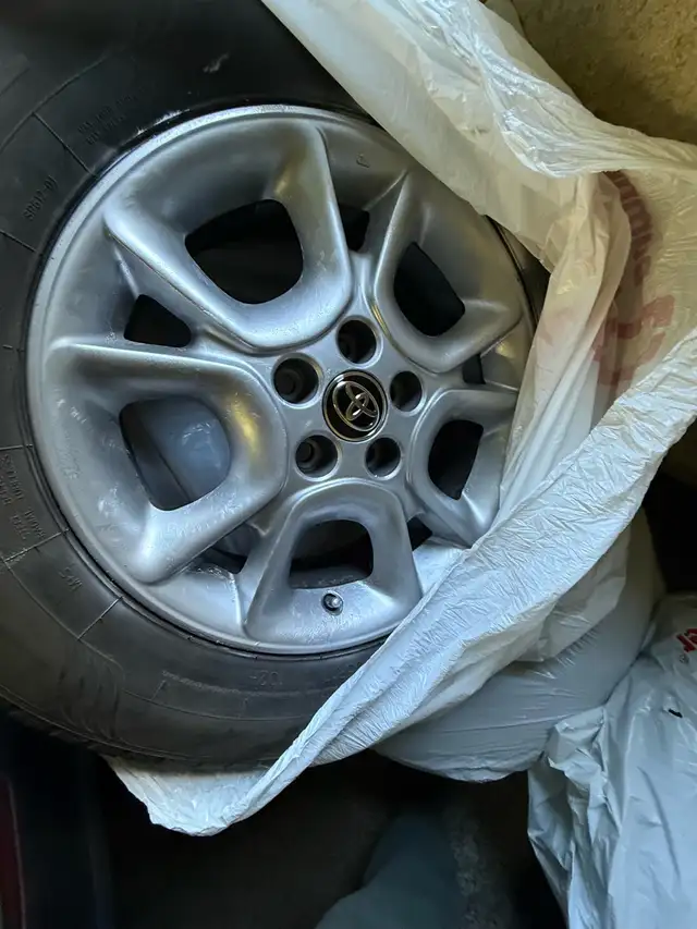 4X225/65/R17 Compasal summer tires on Toyota mags from rav4 in Tires & Rims in City of Montréal - Image 10