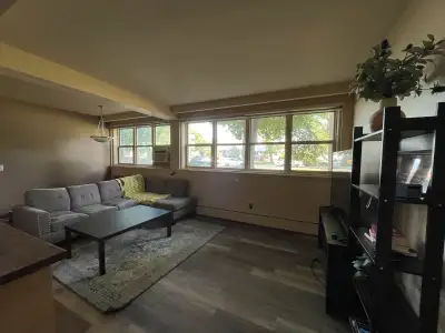 2 bedroom apartment- Sublet in River Heights Area