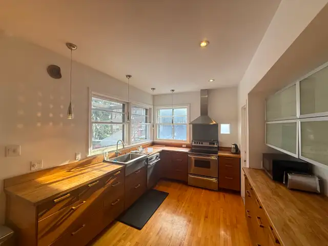 Apartment for rent in Côte-des-Neiges. 2 Bed, 1.5 Bath